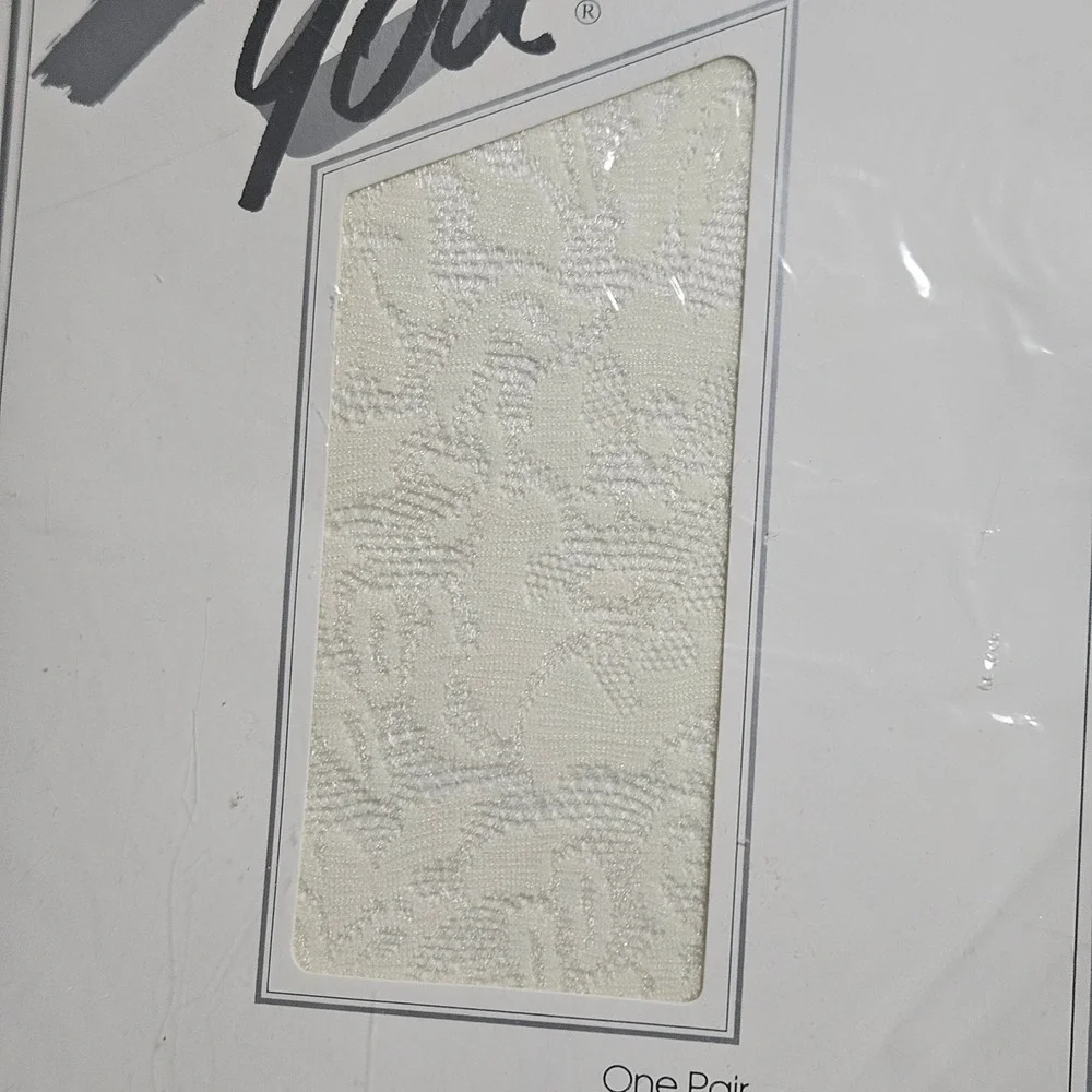 Luv n You Abigail Ivory Lace Thigh High Stockings Full Figure Silicone Band NWT